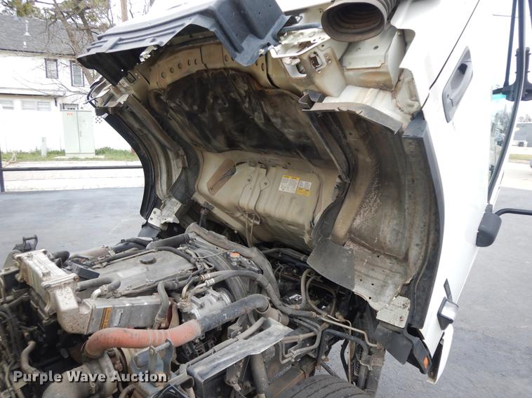 image for item II9338 2010 Isuzu NRR  refrigerated delivery truck