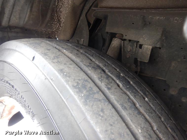 image for item II9338 2010 Isuzu NRR  refrigerated delivery truck