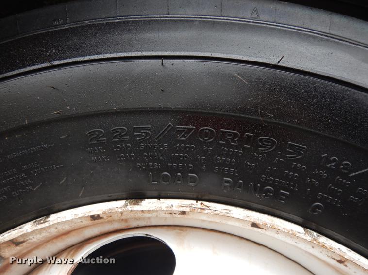 image for item II9338 2010 Isuzu NRR  refrigerated delivery truck