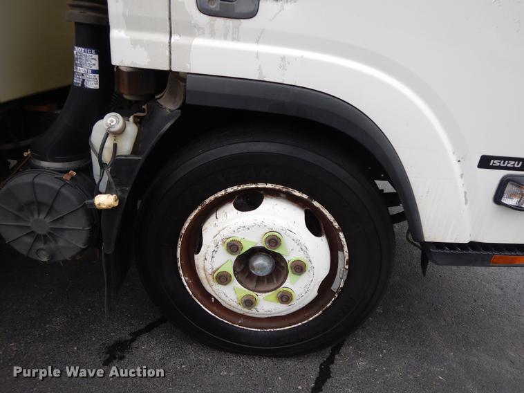 image for item II9338 2010 Isuzu NRR  refrigerated delivery truck