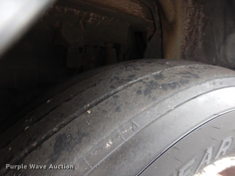 image for item II9338 2010 Isuzu NRR  refrigerated delivery truck