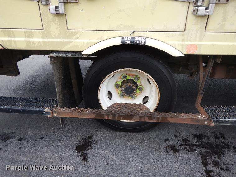 image for item II9338 2010 Isuzu NRR  refrigerated delivery truck