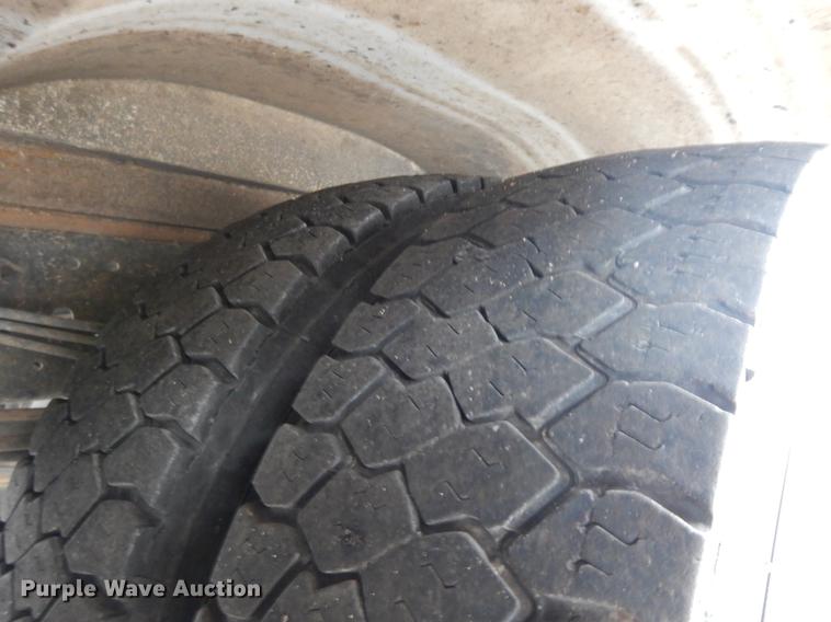 image for item II9338 2010 Isuzu NRR  refrigerated delivery truck