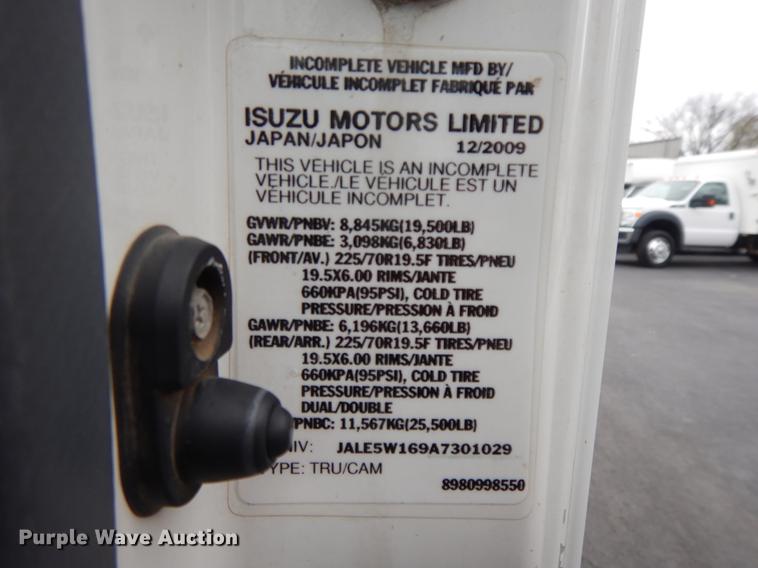 image for item II9338 2010 Isuzu NRR  refrigerated delivery truck