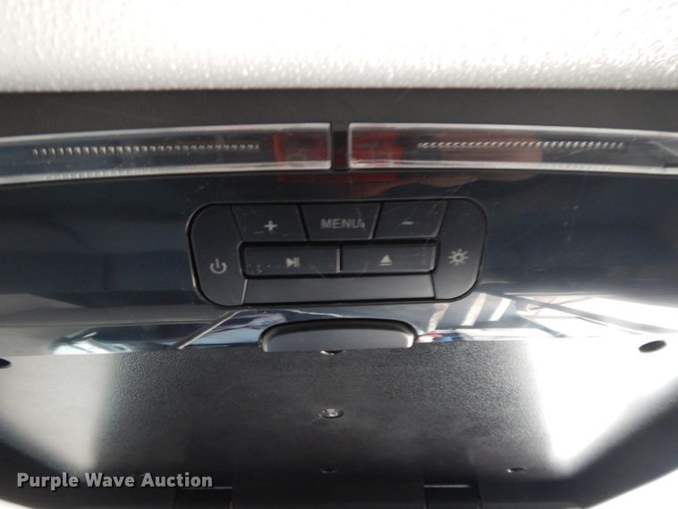 image for item II9339 2004 Ford Econoline E450 Super Duty  shuttle bus