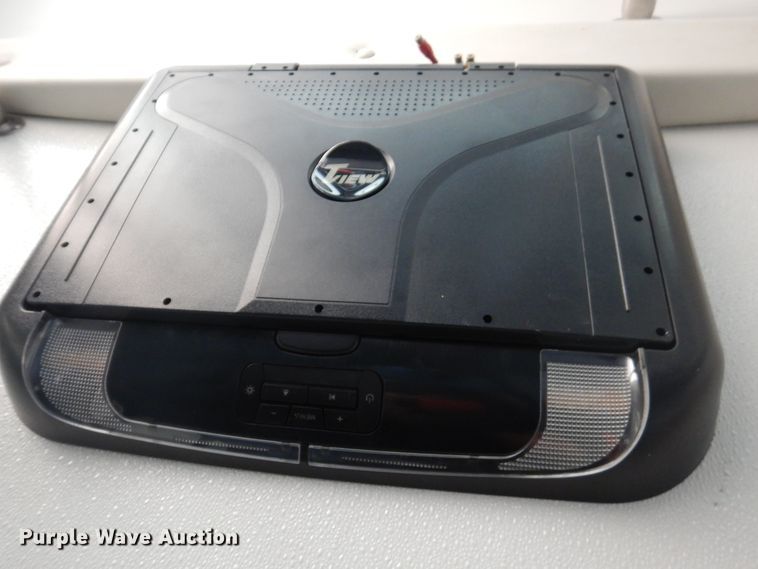 image for item II9339 2004 Ford Econoline E450 Super Duty  shuttle bus