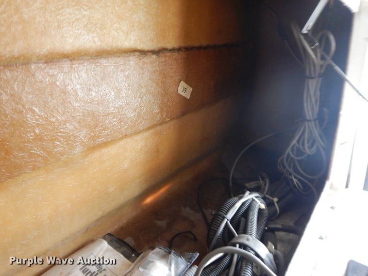 image for item II9339 2004 Ford Econoline E450 Super Duty  shuttle bus