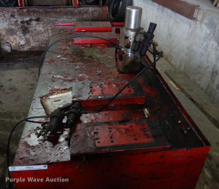 image for item II9810 Bench oil storage tank