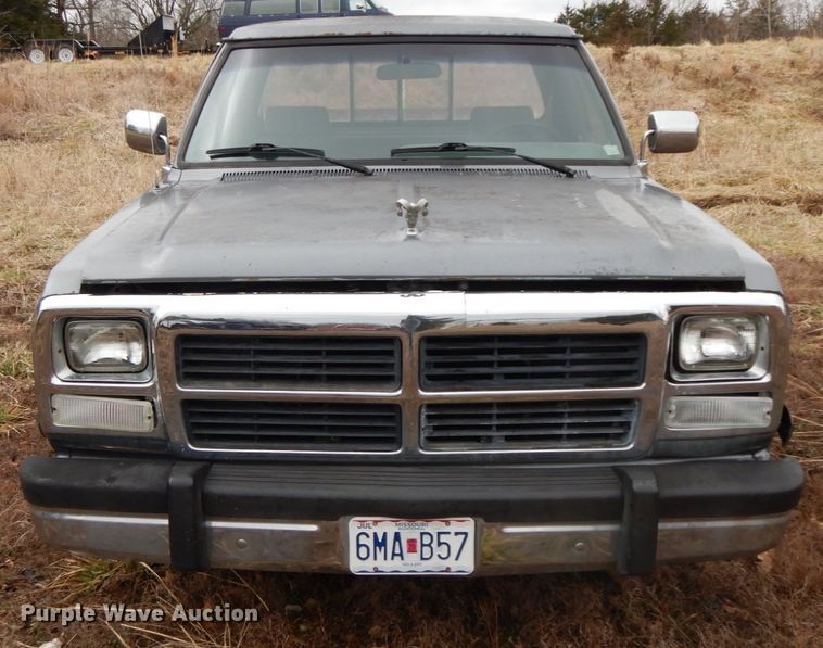 image for item IX9368 1992 Dodge Ram D150  pickup truck