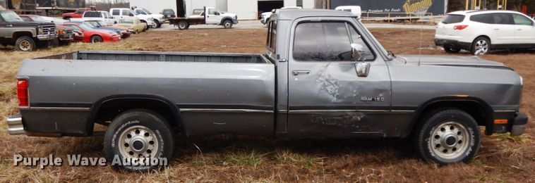 image for item IX9368 1992 Dodge Ram D150  pickup truck