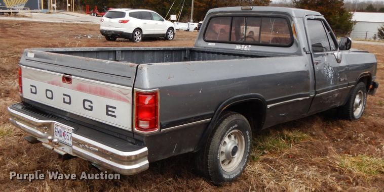 image for item IX9368 1992 Dodge Ram D150  pickup truck