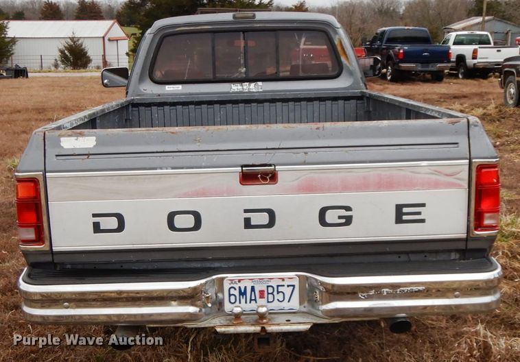 image for item IX9368 1992 Dodge Ram D150  pickup truck