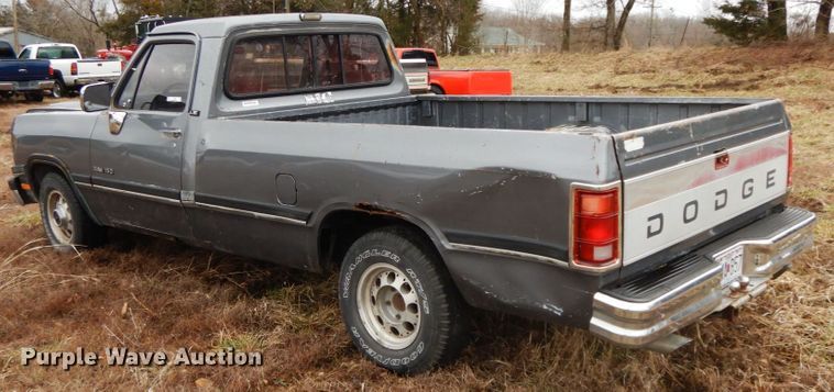 image for item IX9368 1992 Dodge Ram D150  pickup truck