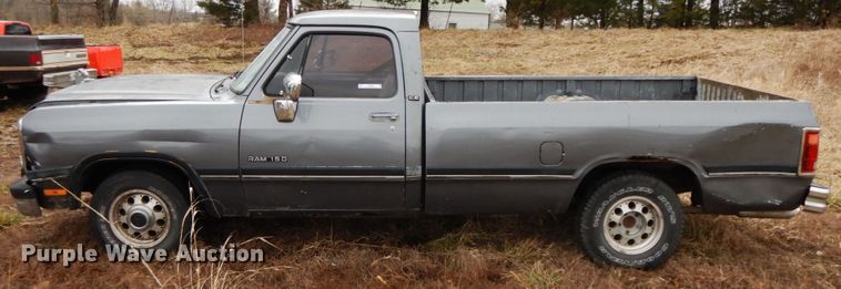 image for item IX9368 1992 Dodge Ram D150  pickup truck