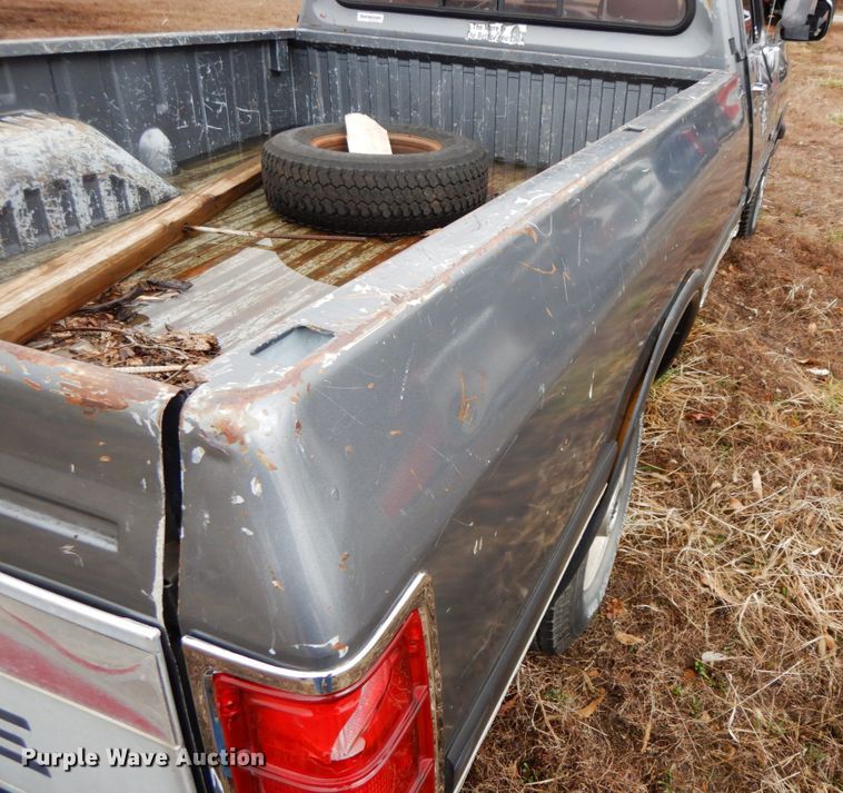 image for item IX9368 1992 Dodge Ram D150  pickup truck