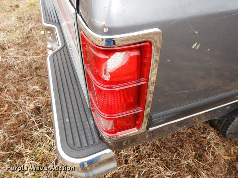 image for item IX9368 1992 Dodge Ram D150  pickup truck