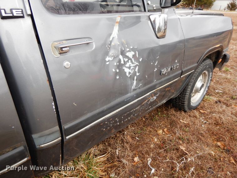 image for item IX9368 1992 Dodge Ram D150  pickup truck