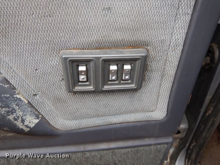 image for item IX9368 1992 Dodge Ram D150  pickup truck