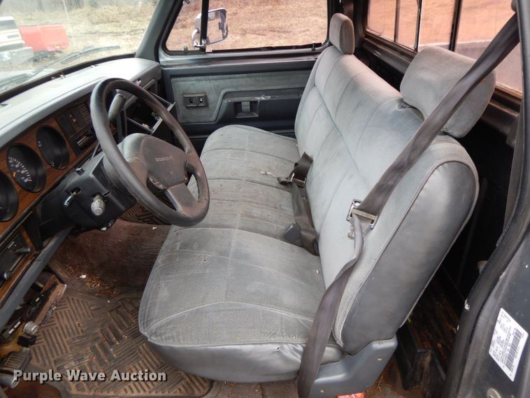 image for item IX9368 1992 Dodge Ram D150  pickup truck