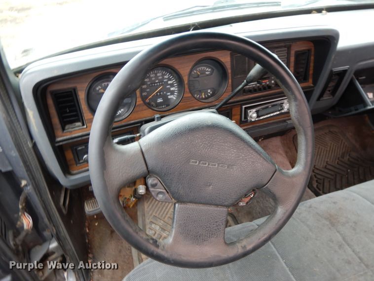 image for item IX9368 1992 Dodge Ram D150  pickup truck