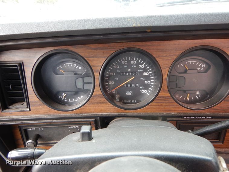 image for item IX9368 1992 Dodge Ram D150  pickup truck