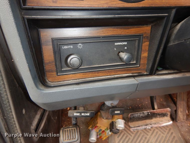 image for item IX9368 1992 Dodge Ram D150  pickup truck