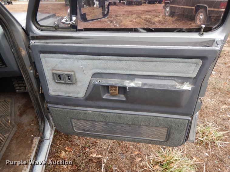 image for item IX9368 1992 Dodge Ram D150  pickup truck