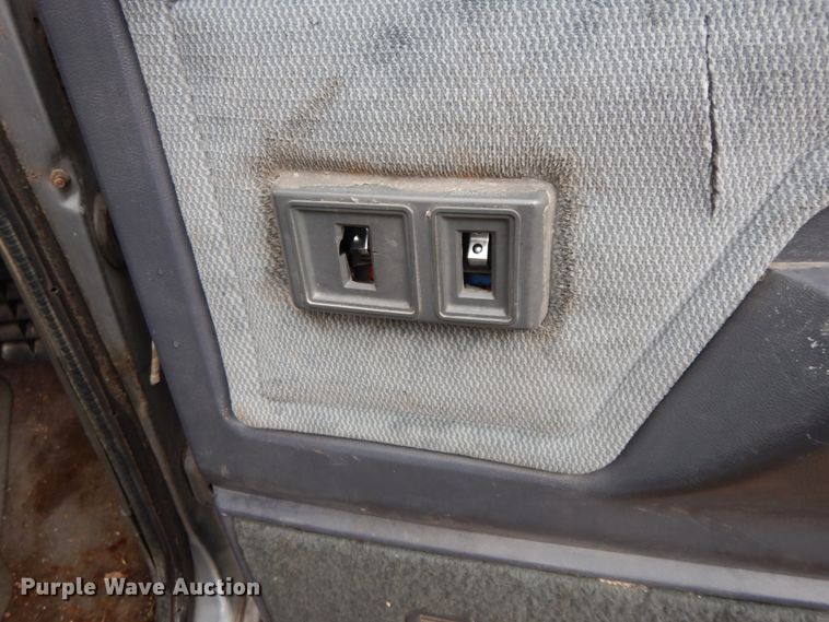 image for item IX9368 1992 Dodge Ram D150  pickup truck