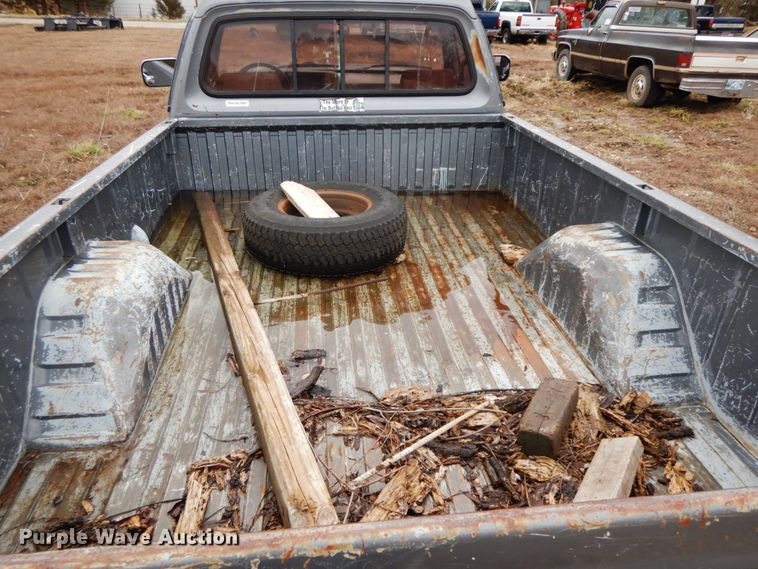 image for item IX9368 1992 Dodge Ram D150  pickup truck