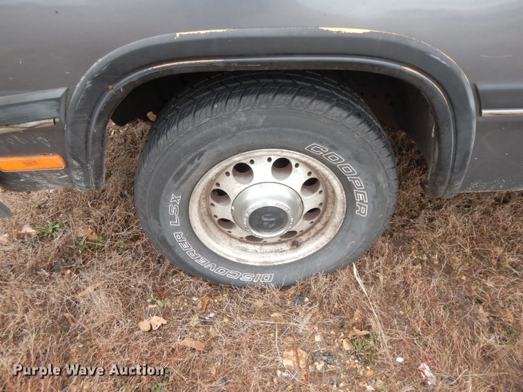 image for item IX9368 1992 Dodge Ram D150  pickup truck