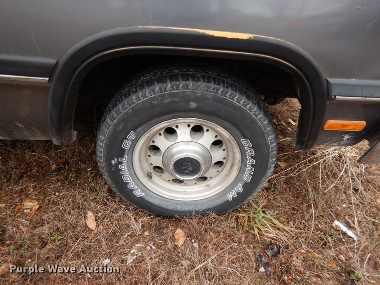 image for item IX9368 1992 Dodge Ram D150  pickup truck