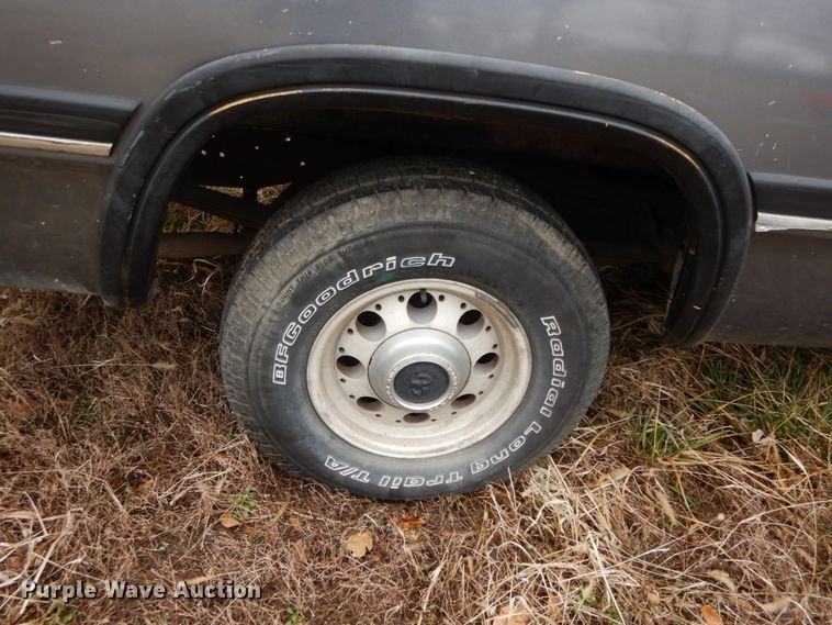 image for item IX9368 1992 Dodge Ram D150  pickup truck