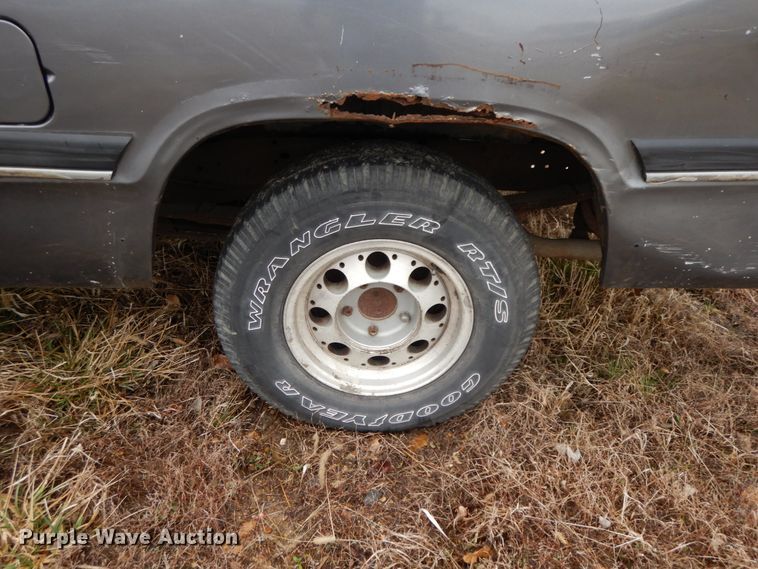 image for item IX9368 1992 Dodge Ram D150  pickup truck