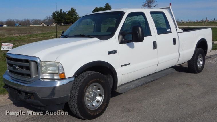 image for item IY9529 2002 Ford F350 Super Duty XLT  Crew Cab pickup truck