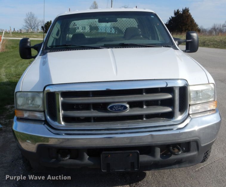 image for item IY9529 2002 Ford F350 Super Duty XLT  Crew Cab pickup truck