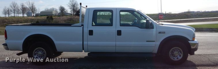 image for item IY9529 2002 Ford F350 Super Duty XLT  Crew Cab pickup truck