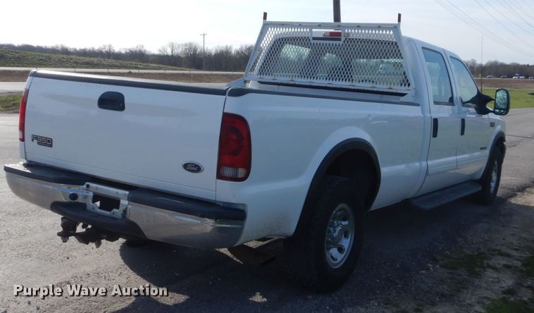 image for item IY9529 2002 Ford F350 Super Duty XLT  Crew Cab pickup truck