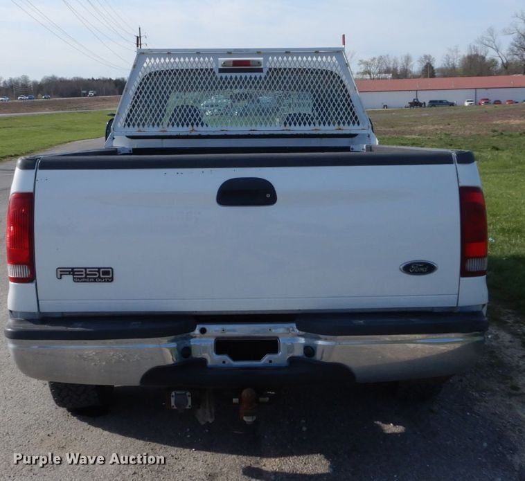 image for item IY9529 2002 Ford F350 Super Duty XLT  Crew Cab pickup truck