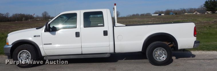 image for item IY9529 2002 Ford F350 Super Duty XLT  Crew Cab pickup truck