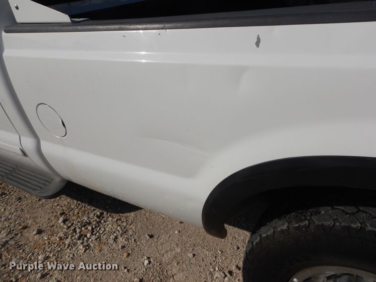 image for item IY9529 2002 Ford F350 Super Duty XLT  Crew Cab pickup truck