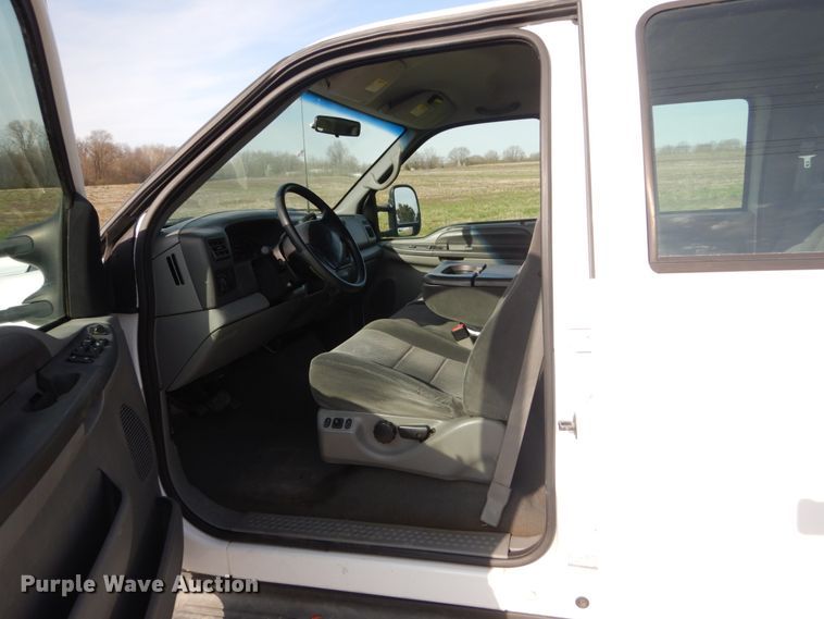 image for item IY9529 2002 Ford F350 Super Duty XLT  Crew Cab pickup truck