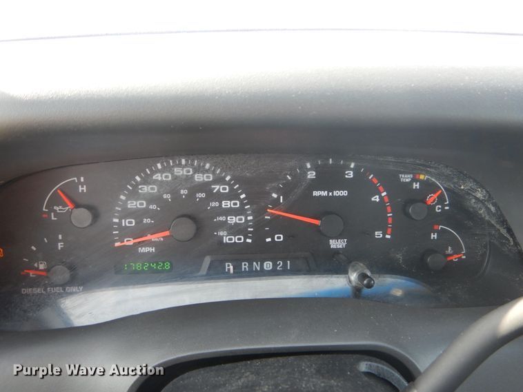 image for item IY9529 2002 Ford F350 Super Duty XLT  Crew Cab pickup truck