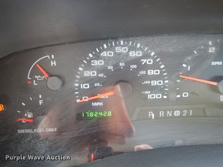 image for item IY9529 2002 Ford F350 Super Duty XLT  Crew Cab pickup truck