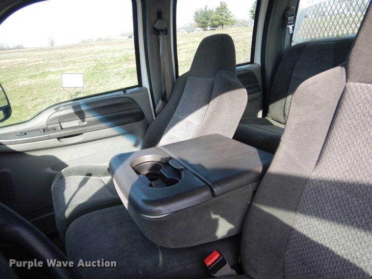 image for item IY9529 2002 Ford F350 Super Duty XLT  Crew Cab pickup truck