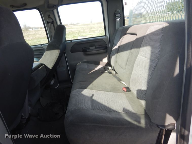 image for item IY9529 2002 Ford F350 Super Duty XLT  Crew Cab pickup truck