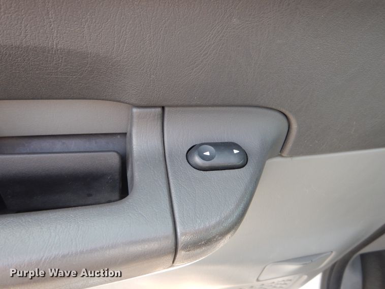 image for item IY9529 2002 Ford F350 Super Duty XLT  Crew Cab pickup truck