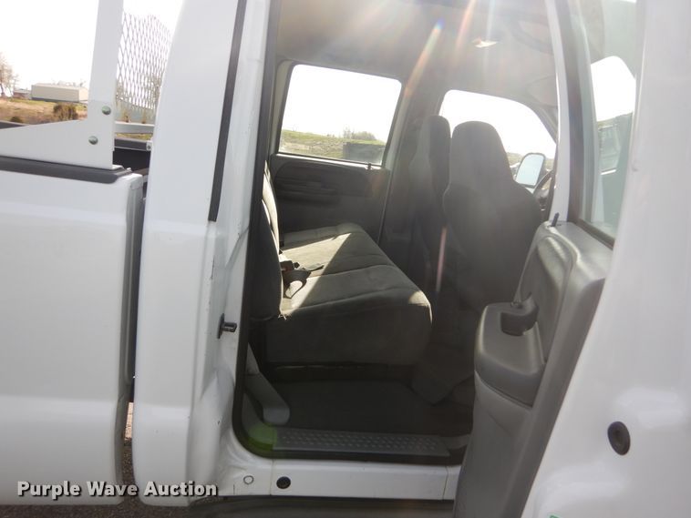 image for item IY9529 2002 Ford F350 Super Duty XLT  Crew Cab pickup truck