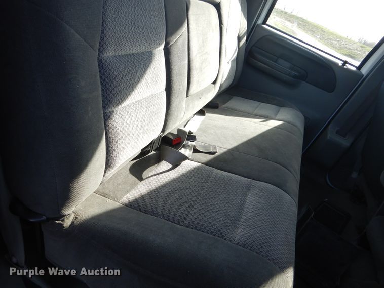 image for item IY9529 2002 Ford F350 Super Duty XLT  Crew Cab pickup truck