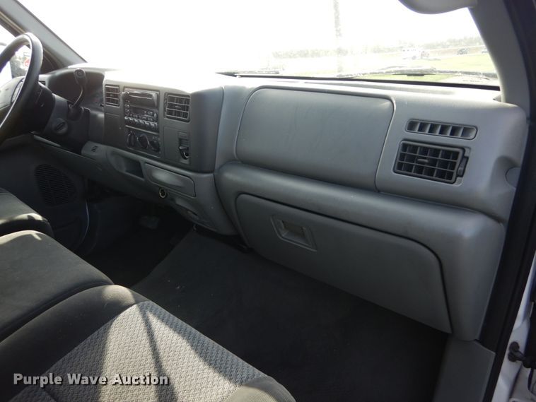 image for item IY9529 2002 Ford F350 Super Duty XLT  Crew Cab pickup truck