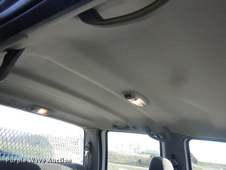 image for item IY9529 2002 Ford F350 Super Duty XLT  Crew Cab pickup truck